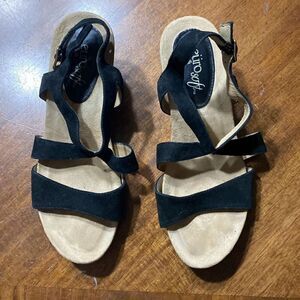 Eurosoft by Sofft black suede leather strappy sandals size 7.5 womens